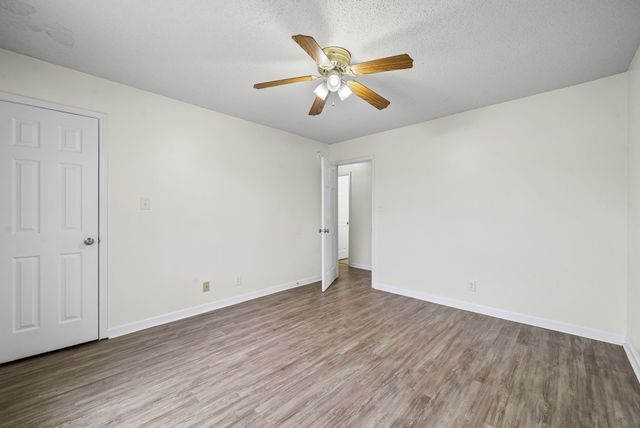 829 Flyer Ct, Oak Grove, KY 42262