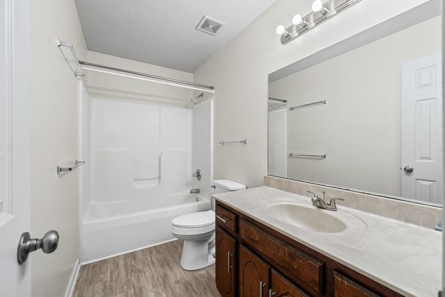 829 Flyer Ct, Oak Grove, KY 42262