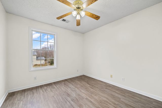 829 Flyer Ct, Oak Grove, KY 42262