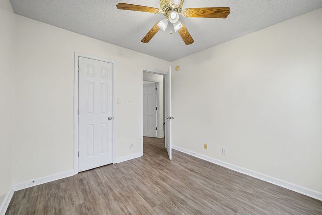 829 Flyer Ct, Oak Grove, KY 42262