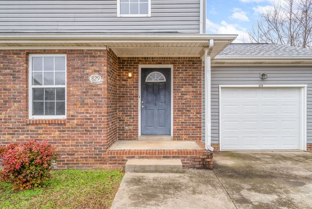 829 Flyer Ct, Oak Grove, KY 42262