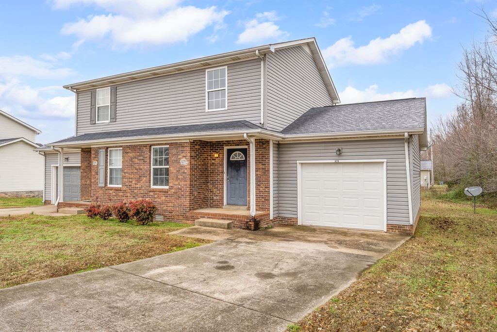 829 Flyer Ct, Oak Grove, KY 42262