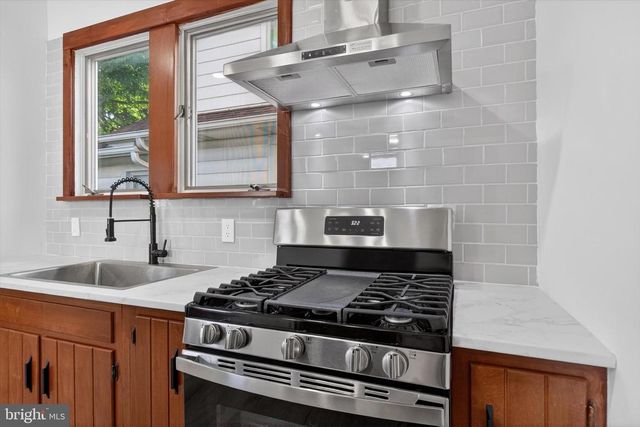 3408 SCHOOLHOUSE LN, Harrisburg, PA 17109