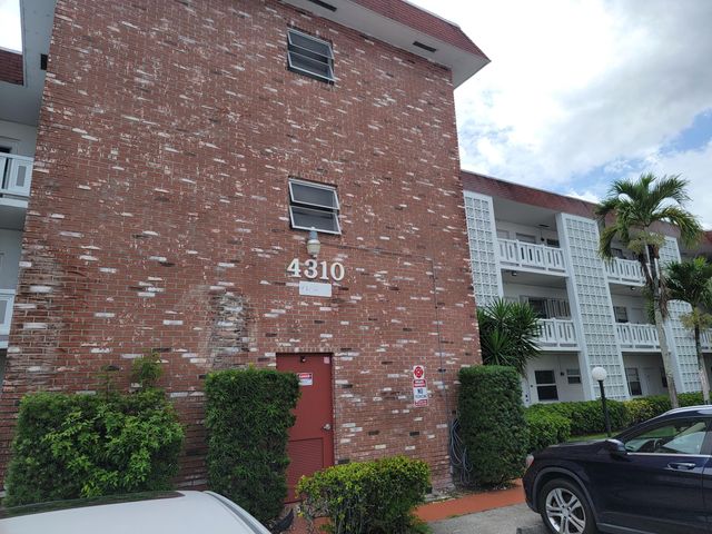 4310 NW 12th Court 205, Lauderhill, FL 33313