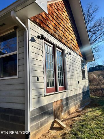 230 Windcrest Lane, Harriman, TN 37748