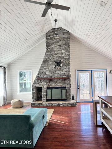 230 Windcrest Lane, Harriman, TN 37748