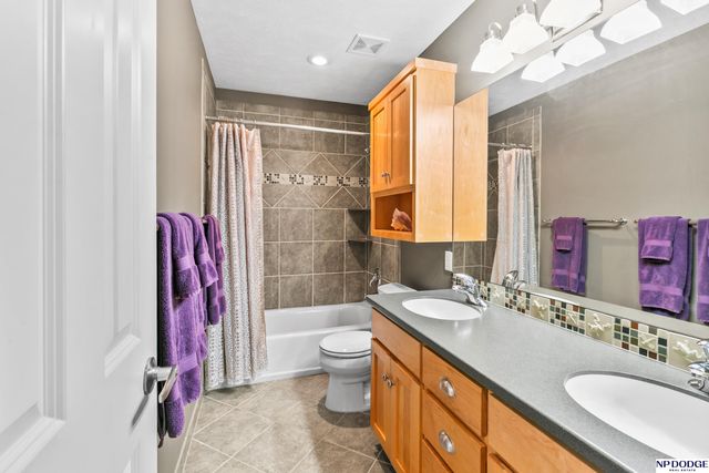 15952 Bauman Avenue, Omaha, NE 68116