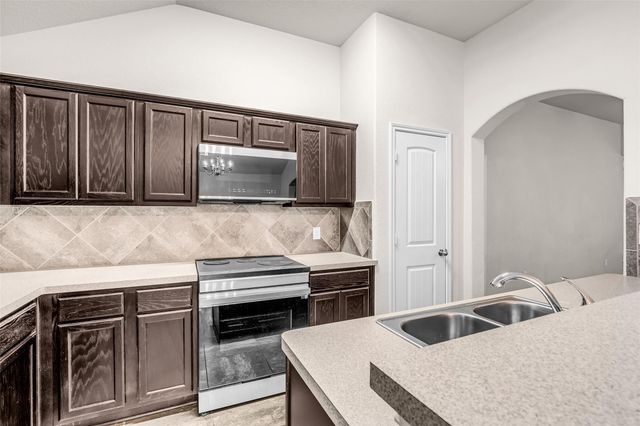 1022 S Diamondhead Boulevard, Crosby, TX 77532