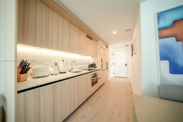 225 N Miami Ave 2912, Miami, FL 33128