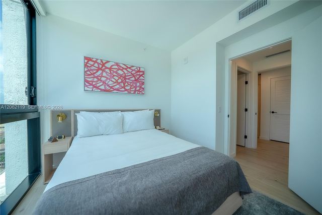 225 N Miami Ave 2912, Miami, FL 33128