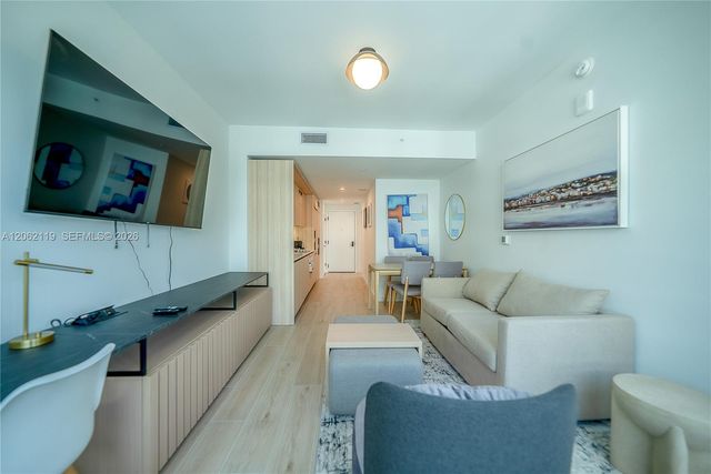 225 N Miami Ave 2912, Miami, FL 33128