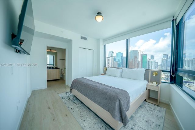 225 N Miami Ave 2912, Miami, FL 33128