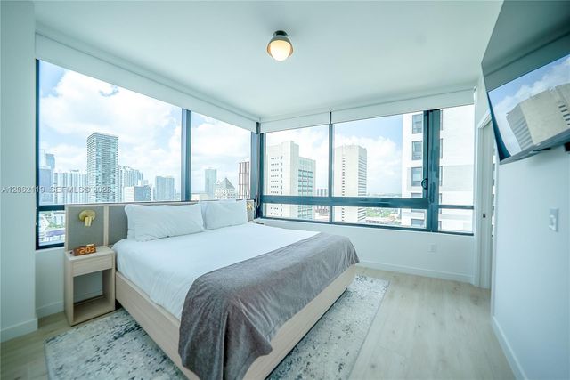 225 N Miami Ave 2912, Miami, FL 33128