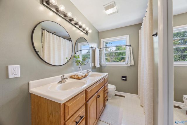 2013 Cloys Avenue NE, Huntsville, AL 35811