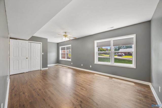 2013 Cloys Avenue NE, Huntsville, AL 35811