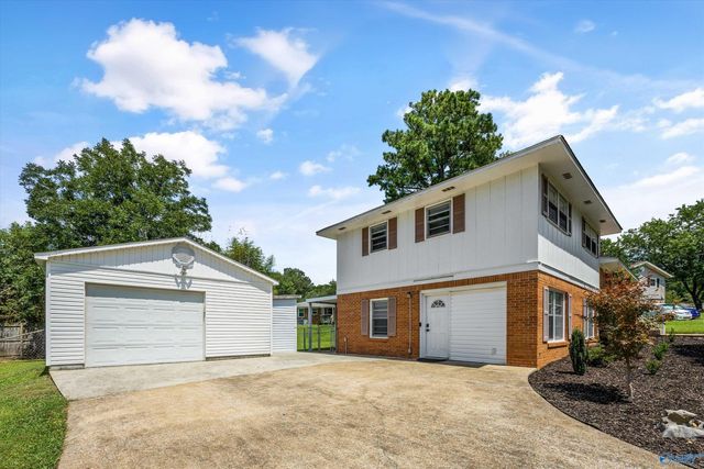 2013 Cloys Avenue NE, Huntsville, AL 35811
