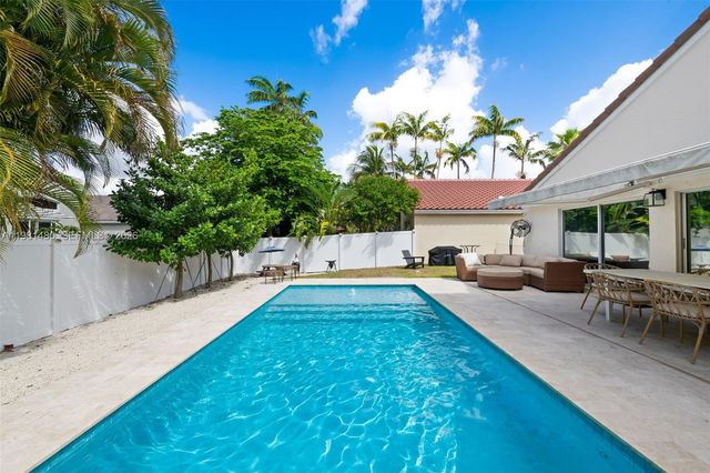 334 SW 194th Avenue, Pembroke Pines, FL 33029