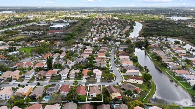 334 SW 194th Avenue, Pembroke Pines, FL 33029