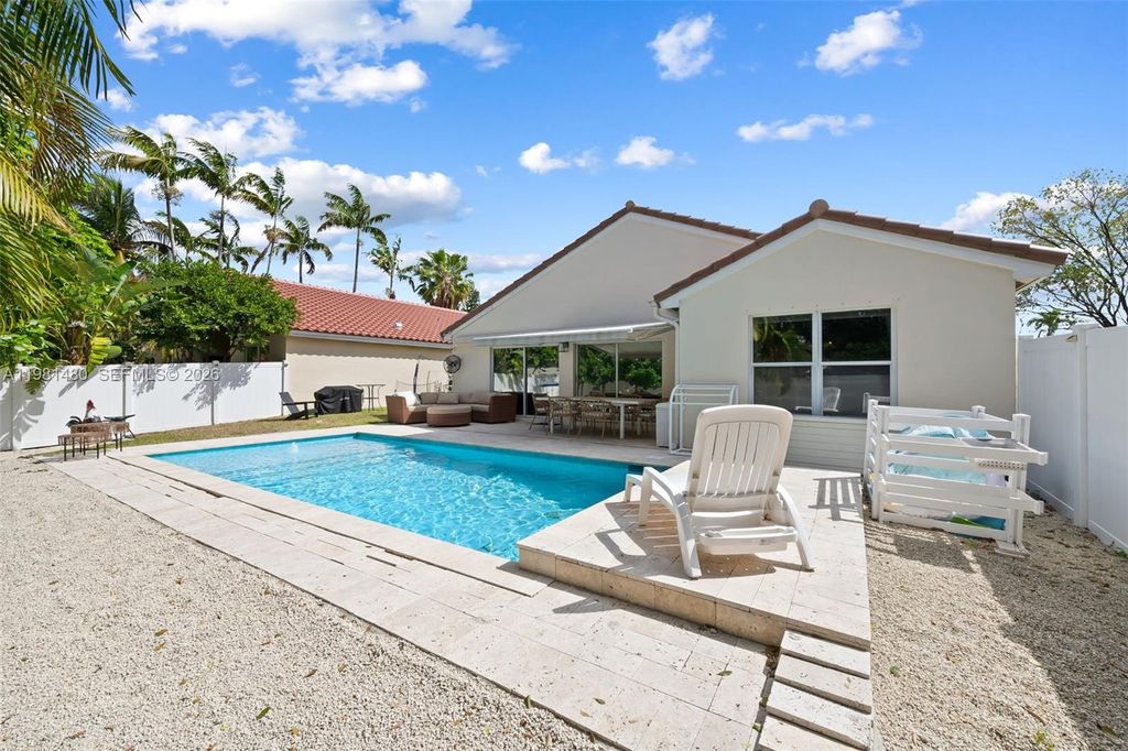 334 SW 194th Avenue, Pembroke Pines, FL 33029