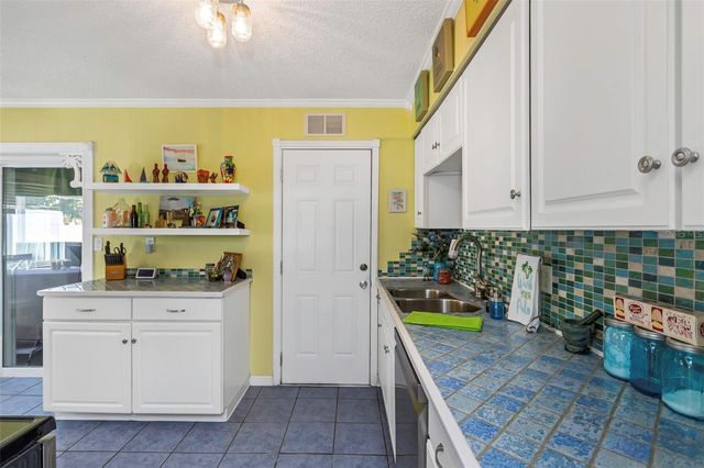 3094 HILLSDALE AVENUE, Largo, FL 33774