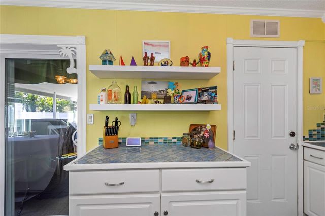 3094 HILLSDALE AVENUE, Largo, FL 33774