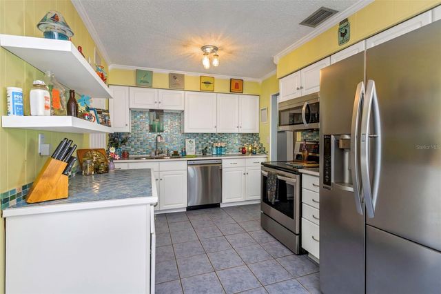 3094 HILLSDALE AVENUE, Largo, FL 33774