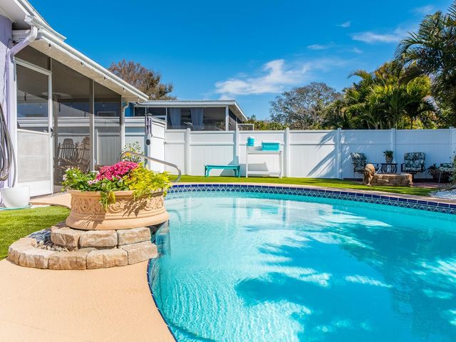 3094 HILLSDALE AVENUE, Largo, FL 33774