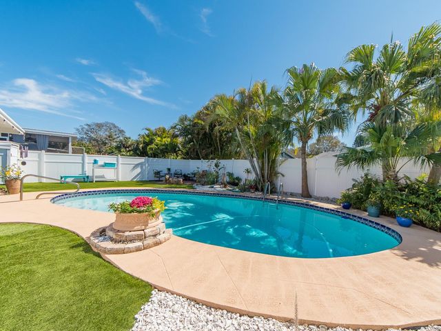 3094 HILLSDALE AVENUE, Largo, FL 33774