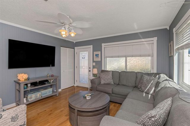 3094 HILLSDALE AVENUE, Largo, FL 33774