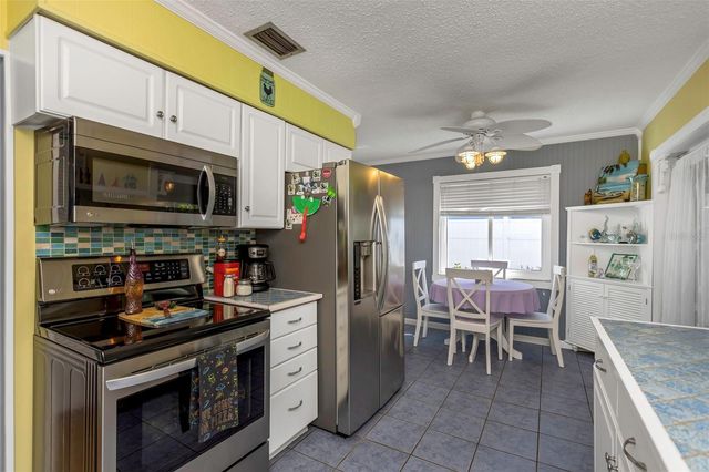 3094 HILLSDALE AVENUE, Largo, FL 33774