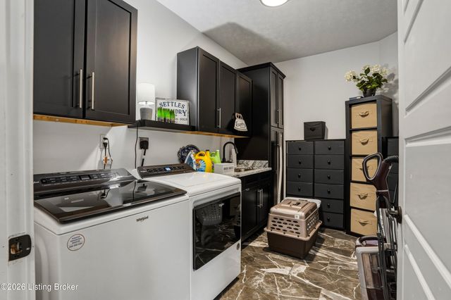 2696 Armstrong Ln, Mt Washington, KY 40047