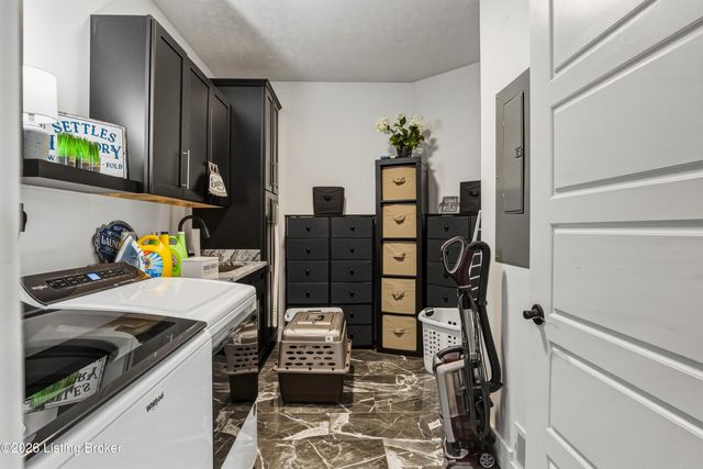 2696 Armstrong Ln, Mt Washington, KY 40047