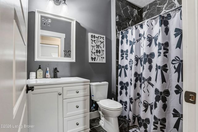 2696 Armstrong Ln, Mt Washington, KY 40047