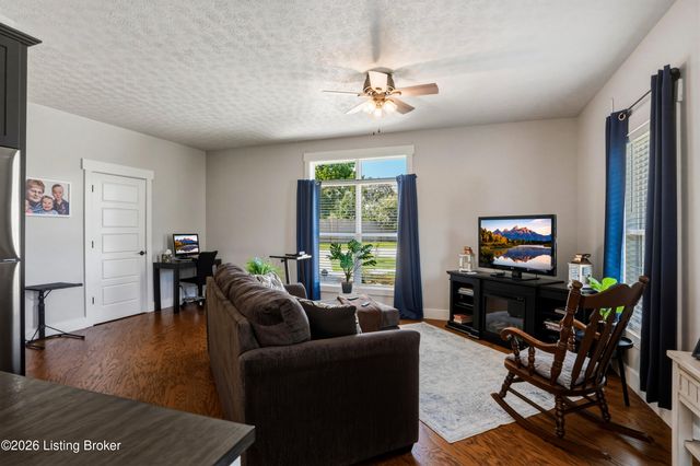 2696 Armstrong Ln, Mt Washington, KY 40047