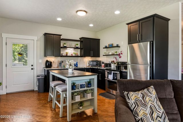 2696 Armstrong Ln, Mt Washington, KY 40047