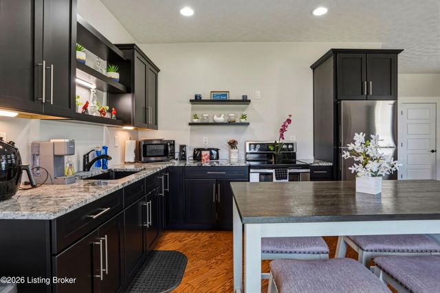 2696 Armstrong Ln, Mt Washington, KY 40047