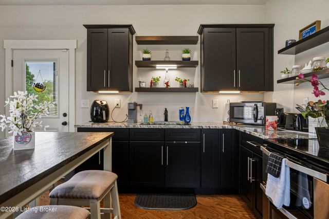 2696 Armstrong Ln, Mt Washington, KY 40047