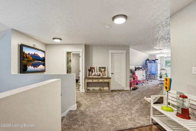 2696 Armstrong Ln, Mt Washington, KY 40047