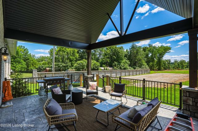 2696 Armstrong Ln, Mt Washington, KY 40047