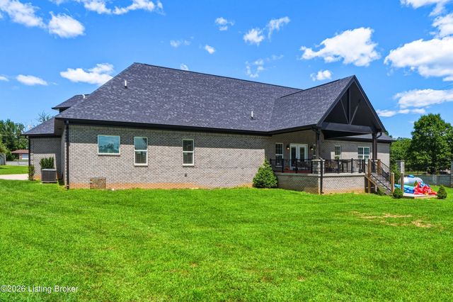 2696 Armstrong Ln, Mt Washington, KY 40047