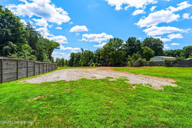 2696 Armstrong Ln, Mt Washington, KY 40047