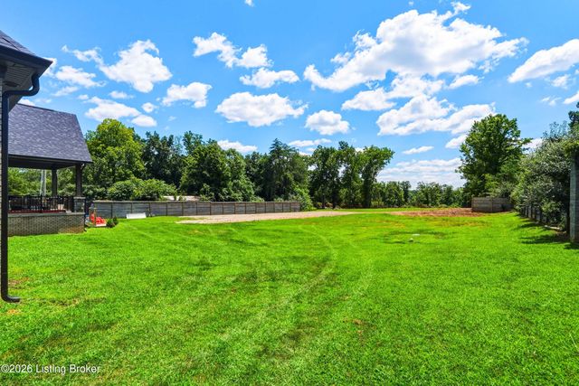 2696 Armstrong Ln, Mt Washington, KY 40047