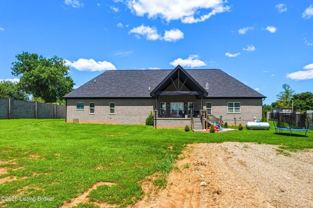 2696 Armstrong Ln, Mt Washington, KY 40047