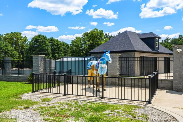 2696 Armstrong Ln, Mt Washington, KY 40047