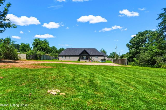 2696 Armstrong Ln, Mt Washington, KY 40047