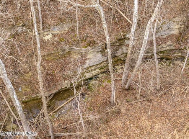 2696 Armstrong Ln, Mt Washington, KY 40047