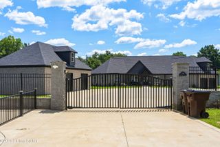 2696 Armstrong Ln, Mt Washington, KY 40047