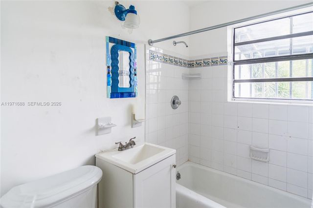 8461 SW 38th St, Miami, FL 33155