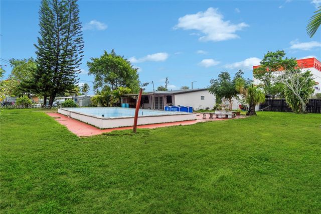 8461 SW 38th St, Miami, FL 33155