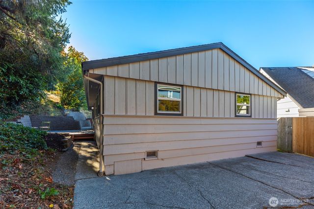 4602 SW Cloverdale Street, Seattle, WA 98136